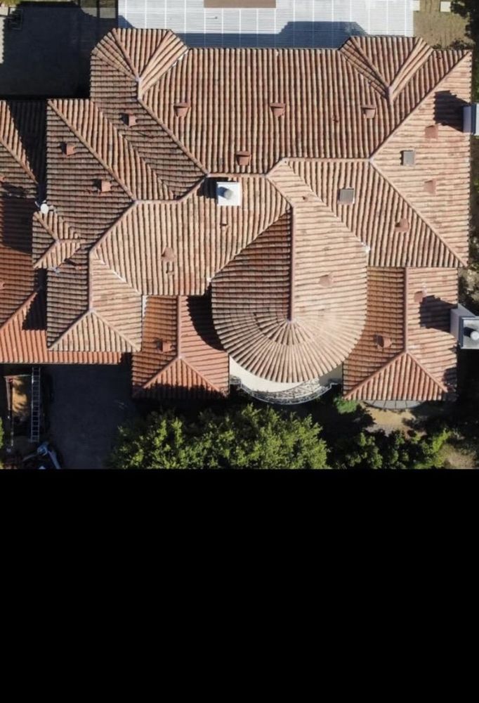 Slide of Handy Roof Solutions