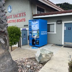 Dan's Ice and Water - Ice and Water vending machine @ Vintage Marina