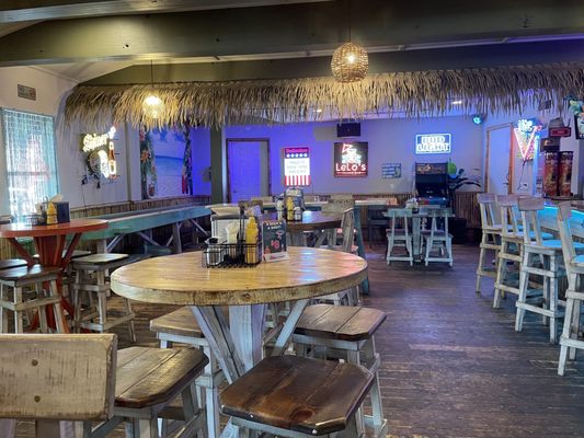 Lelo's Island Bar by null