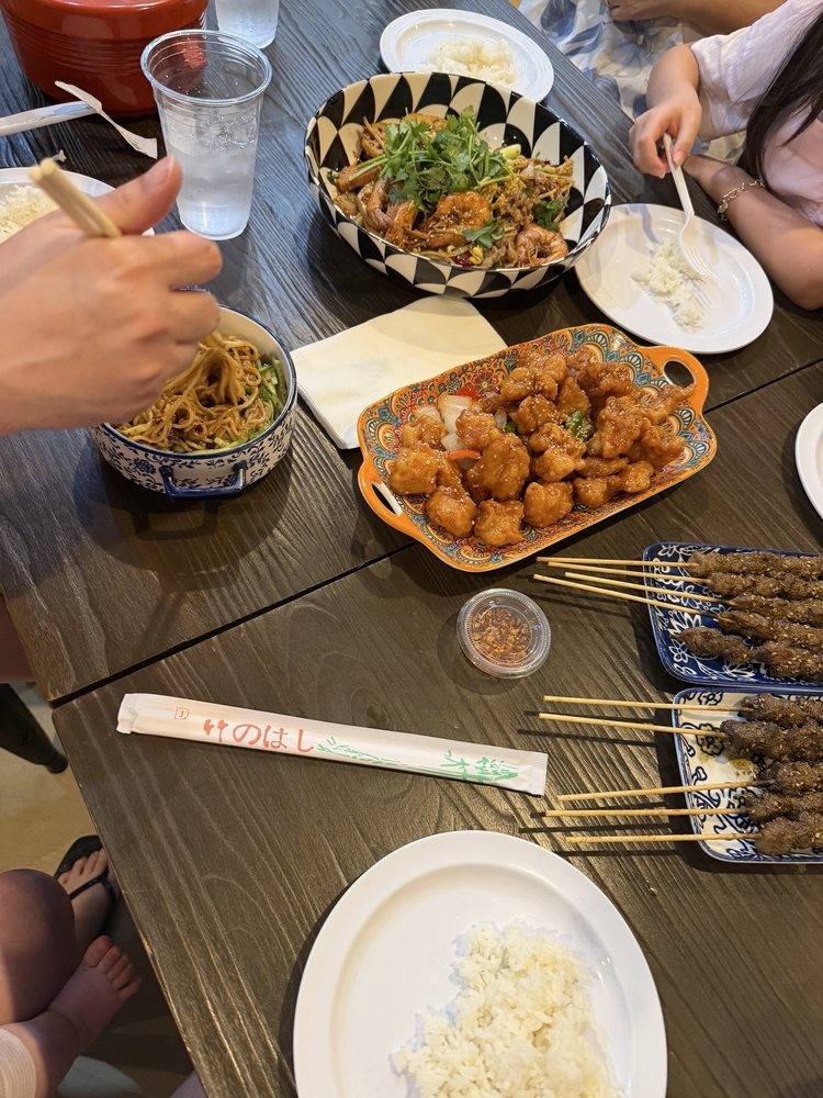 Renbox Asian Kitchen Logo