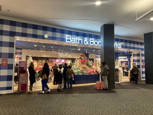 Bath & Body Works by null
