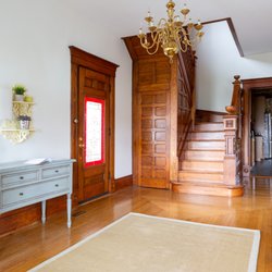 HoriZen Bed & Breakfast - Entrance way...isn't it grand!