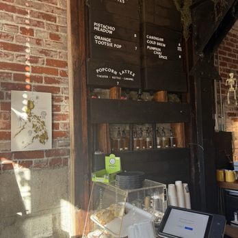 Exquisite Creatures Coffee - Order counter - Coffee & Tea Near Me - Portland, Oregon