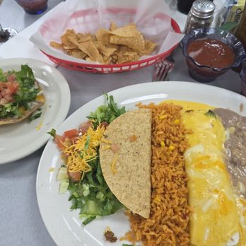 Dos Hermanos Mexican Kitchen - Salad Near Me - Springtown, Texas