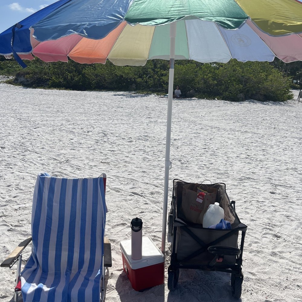 Casa Limonada - Came with a wagon, beach chairs, umbrella, and a cooler! - Hotels Near Me - Sarasota, Florida Casa Limonada - Came with a wagon, beach chairs, umbrella, and a cooler! - Hotels Near Me - Sarasota, Florida