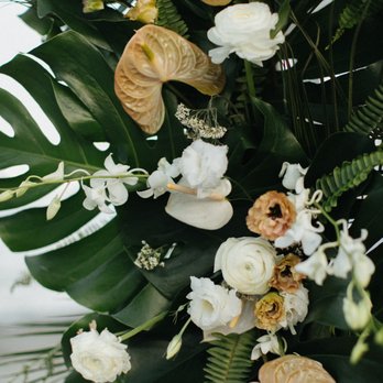 Hakus & Love - Arch install - Floral Designers Near Me