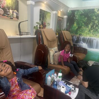 Natural Nails - Nail Salons Near Me - Oakland, California