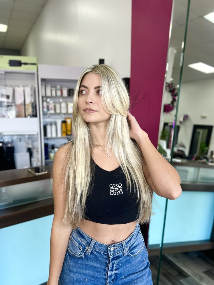 D'vine Hair Salon Image