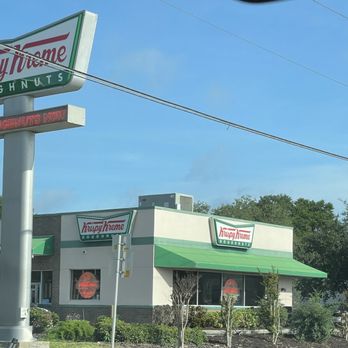 Krispy Kreme - Red Light, Hot Donuts!! - Donuts Near Me - Winter Park, Florida