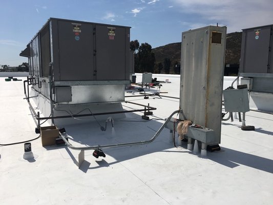 Pinnacle Pro Roofing Logo