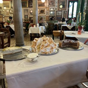 Trattoria da Romano - Dessert. Lemon meringue - Venetian Near Me - Burano, VE Trattoria da Romano - Dessert. Lemon meringue - Venetian Near Me - Burano, VE