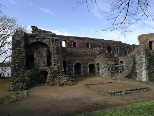 Kaiserpfalz Kaiserswerth by null