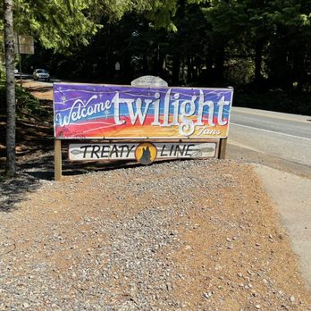 Three Rivers Resort Restaurant - a welcome sign - American Near Me - La Push, Washington