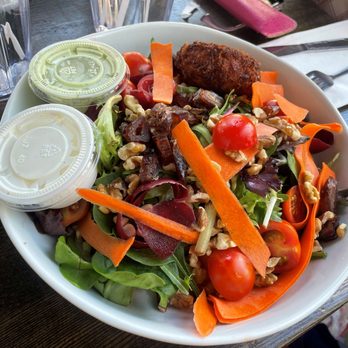 EAT - Goat Cheese Salad - Breakfast & Brunch Near Me - North Hollywood, California