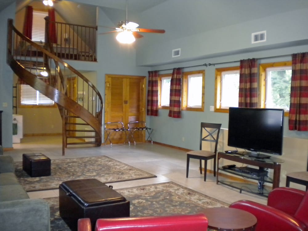 CLARK STREET LODGE Updated April 2024 301 Clark St, Rocheport