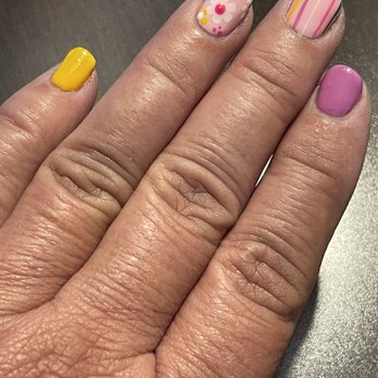 G Nails Bar - Wonderful custom gel manicure design. - Nail Salons Near Me - Vineyard, Utah