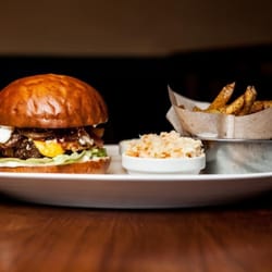 Café Palanda - Royal Bacon Cheese Burger v Palandě