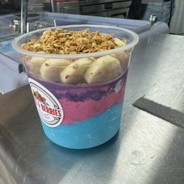 Berry Blue, Ube, and Dragonfruit, bananas, blueberries, granola and almond butter. So delicious. Berry Blue, Ube, and Dragonfruit, bananas, blueberries, granola and almond butter. So delicious.