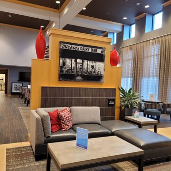 Hampton Inn & Suites Madison-West - Hotels Near Me - Madison, Wisconsin