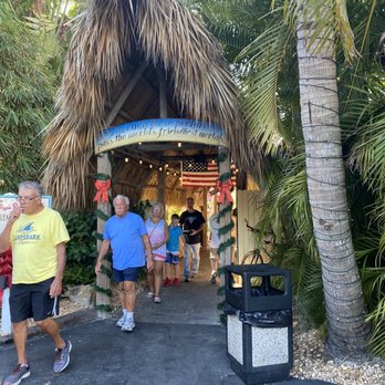 Pop's Sunset Grill - Entrance from parking lot - Seafood Near Me - Nokomis, Florida