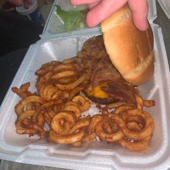 Bringer Inn - Bars Near Me - Morton Grove, Illinois