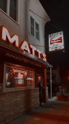 Matt's Bar and Grill by null