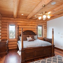 Mimi's Lodges | East Zion Orderville Lodge - Blue Spruce (main floor) bedroom.