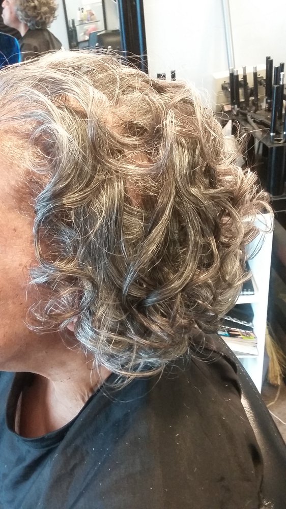 A New Creation Beauty Salon Logo