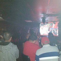 Chatos Sports Bar - Boxing live