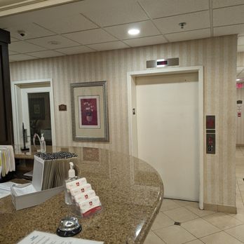 Admiral Inn - Elevator - Hotels Near Me - Mississauga, Ontario