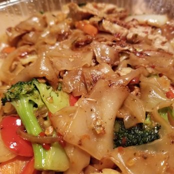 Palm Thai Bistro - Pad Kee Mao (Drunken Noodles) - Thai Near Me - Fairfield, California
