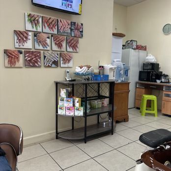 Ana's Nails & Spa - Nail Salons Near Me - Bellflower, California