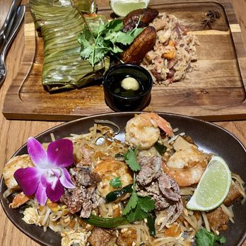 Traveler's Table - Soft Shell Crab Pad Thai and fish - Cocktail Bars Near Me - Houston, Texas