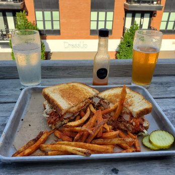Jekyll Brewing City Center - Chic'n Sammi - Hot, Hardly Water (left), Hop Shan Diggity (right) - Breweries Near Me - Alpharetta, Georgia