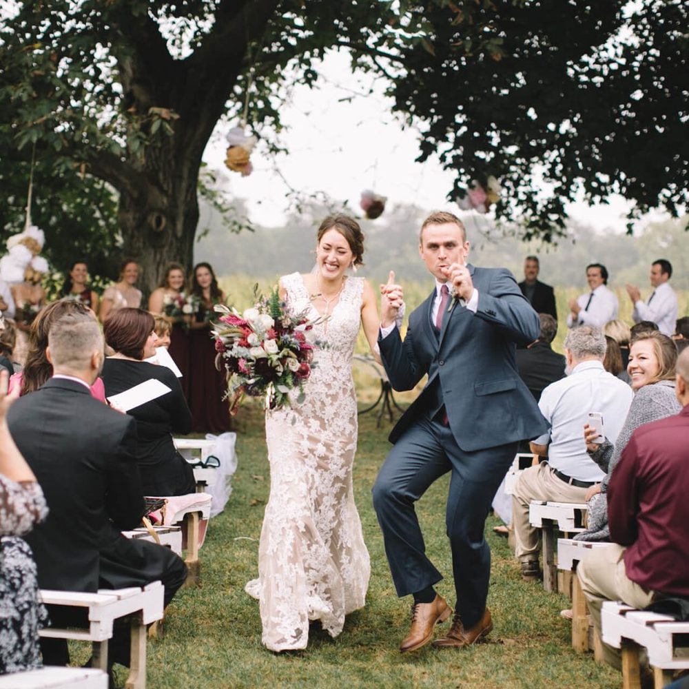 Gold wedding bands set with world map, image size:1000x1000