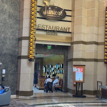 Junior's Restaurant & Bakery - Foxwoods - Front entrance, lobby view - American Near Me - Mashantucket, Connecticut
