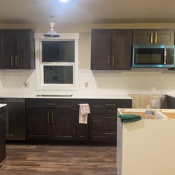 AMCS General Contractor - White backsplash with bright white grout and white edging