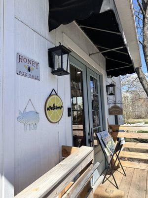 Lola's Farmhouse by null