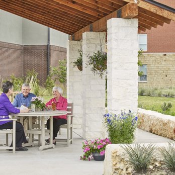 Highland Springs - Retirement Homes Near Me - Dallas, Texas