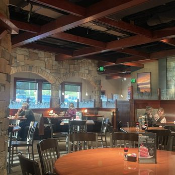 Bullfish Grill - Seating area - Steakhouses Near Me - Pigeon Forge, Tennessee