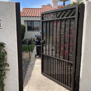 CurvConstruction - Custom gate fabrication - Fences & Gates Near Me