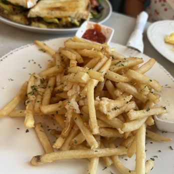 Mamimosas - Garlic fries (had the cheese on the side) - Breakfast & Brunch Near Me - West Covina, California