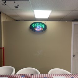 New York Pizzaria - Pizzeria dining area.