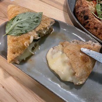 L’Onore Pizza - Cheese pizza fritata! - Pizza Near Me - New Westminster, British Columbia L’Onore Pizza - Cheese pizza fritata! - Pizza Near Me - New Westminster, British Columbia
