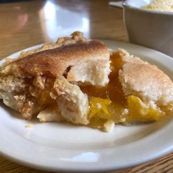 Mel's Downtown - Peach pie, yum!