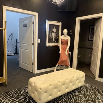 Ten Brooke LeAnne Boutique - Women's Clothing Near Me - Effingham, Illinois Ten Brooke LeAnne Boutique - Women's Clothing Near Me - Effingham, Illinois