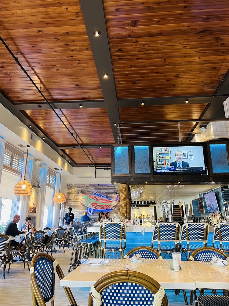 Izzy's Fish & Oyster