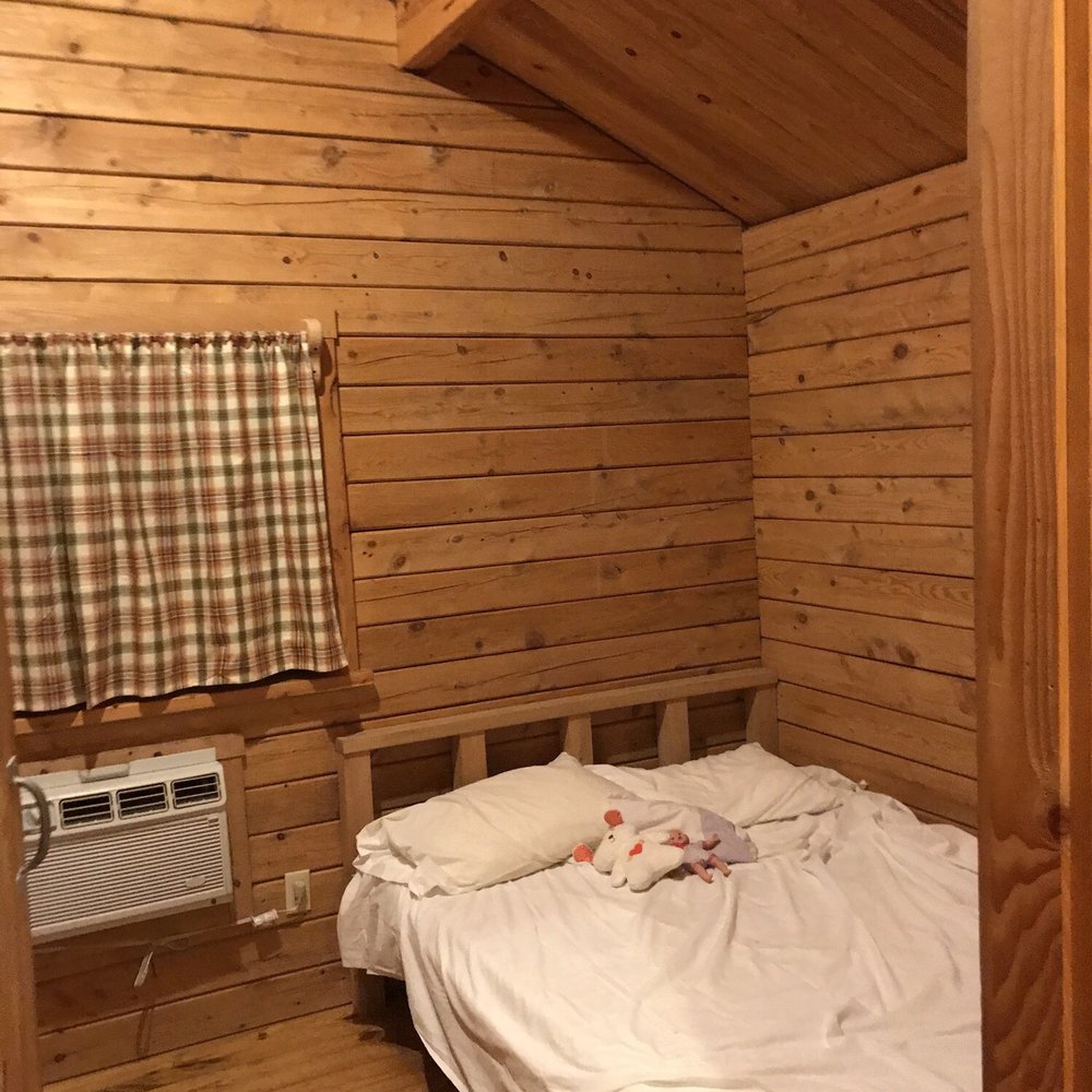 Lake Raystown Resort - Cabin room - Hotels Near Me - Entriken, Pennsylvania