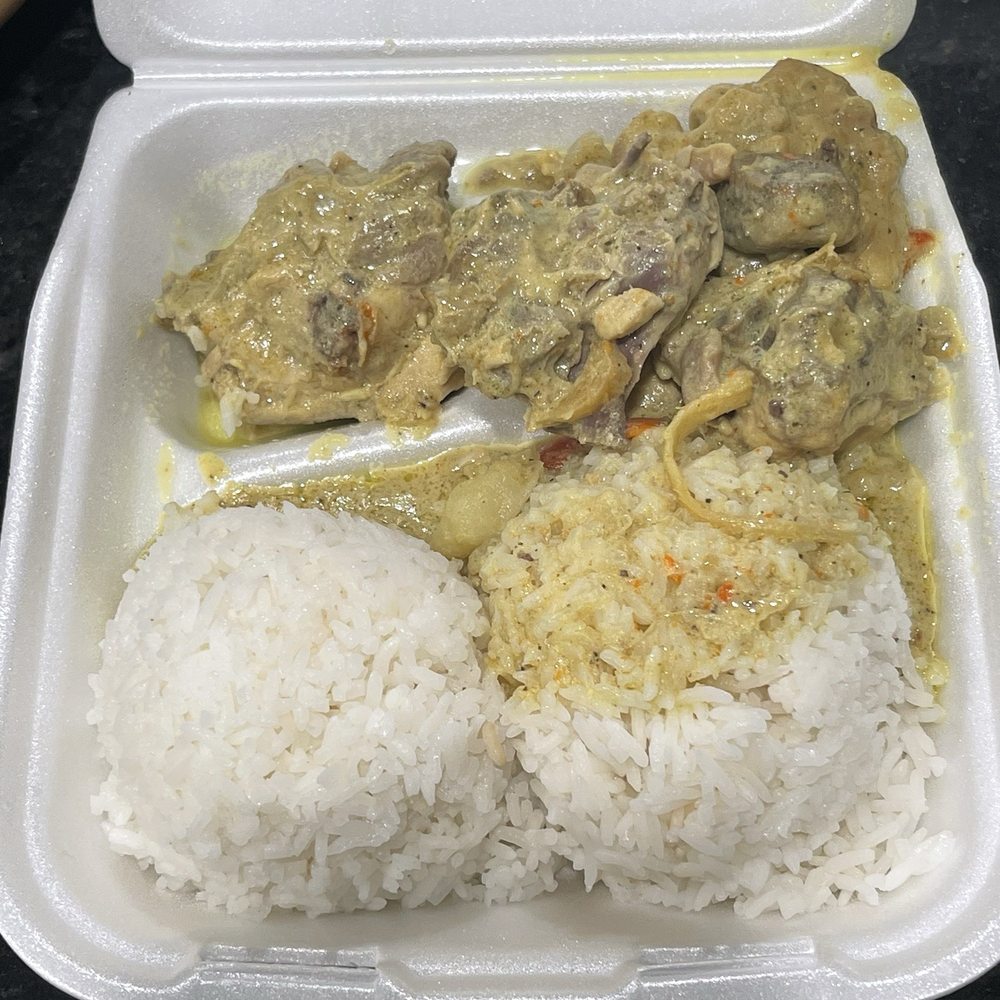 Aling Delia's Restaurant - Rice and chicken curry. - Filipino Near Me - Carson, California Aling Delia's Restaurant - Rice and chicken curry. - Filipino Near Me - Carson, California