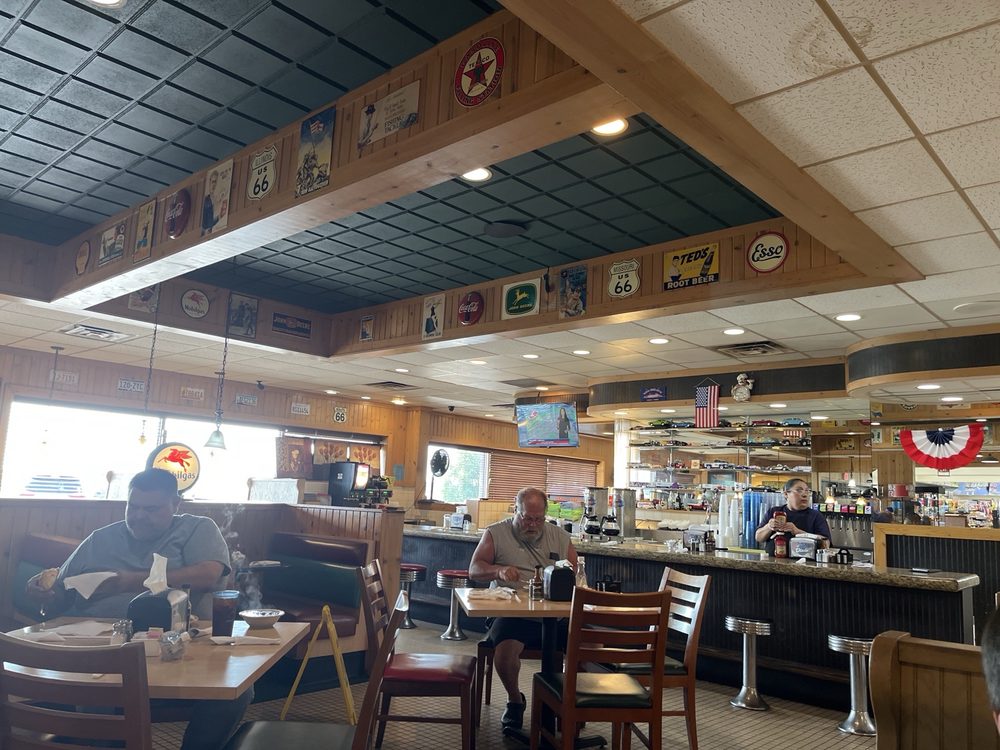 Dixie Family Restaurant Logo